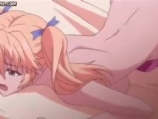 Anime flittchen genießt rosa dildo