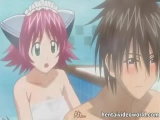 Gražu anime valdovė priklausantis į vonia